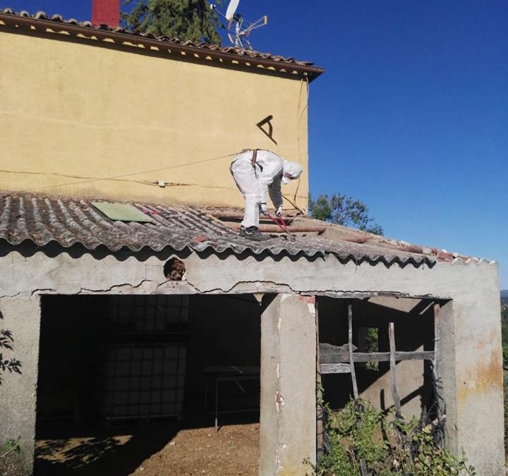 ¡Seguimos trabajando en la retirada del amianto! Esta vez en Villafranca de la Sierra, Ávila