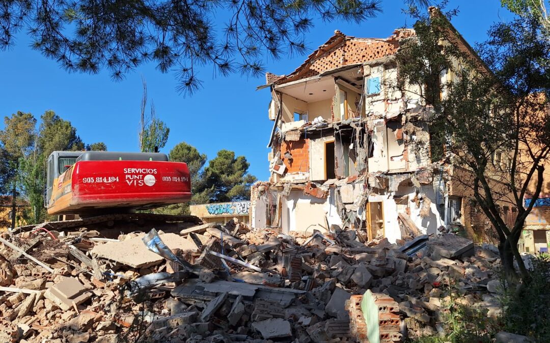 Servicios PUNTO VISO lleva a cabo la demolición de la antigua residencia San Juan de Dios