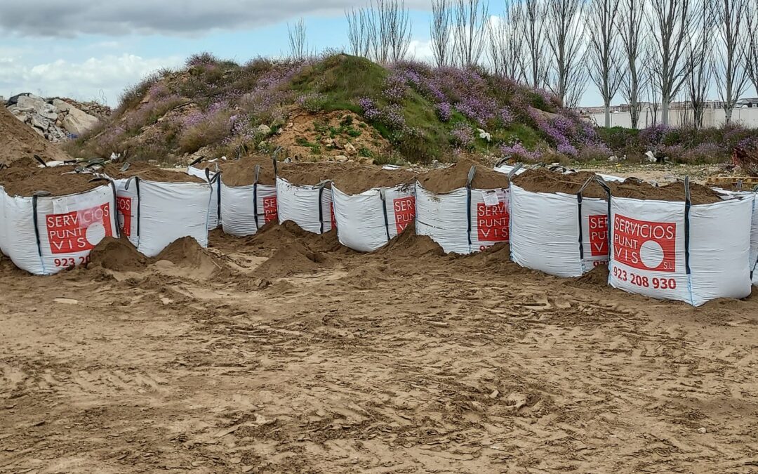 Sacas de tierra vegetal en Salamanca con Servicios Punto Viso