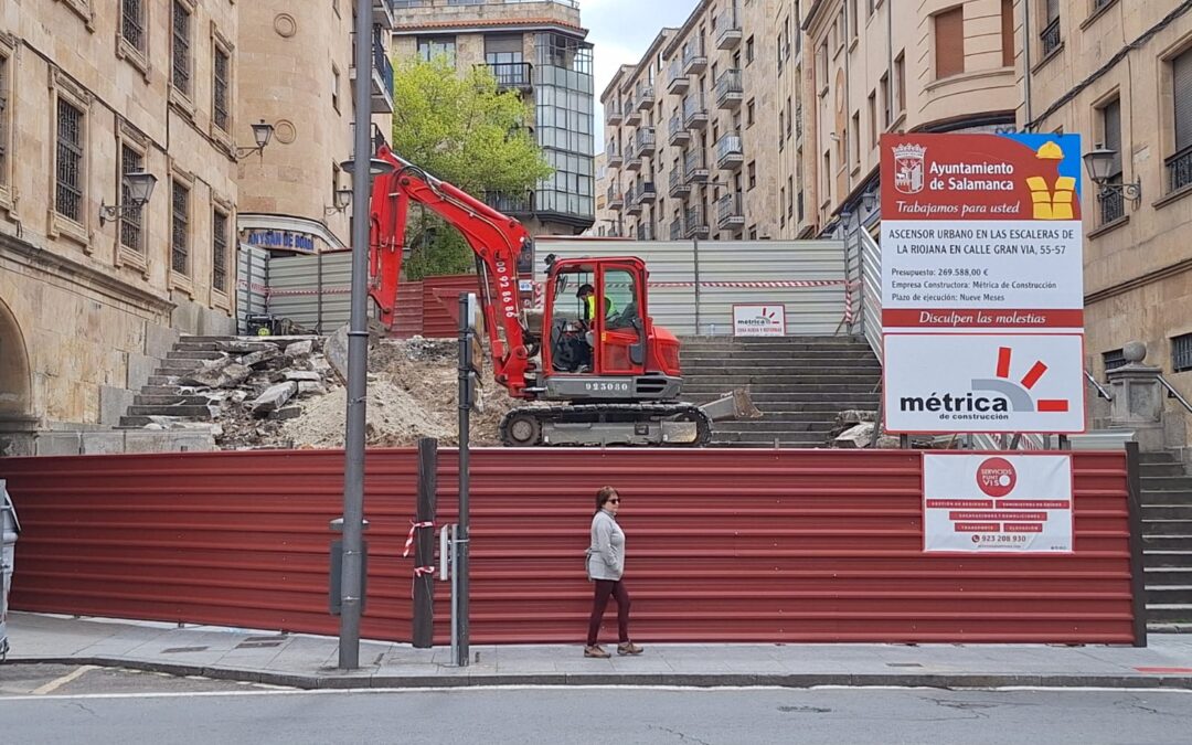 Imagen del inicio de las obras en las escaleras conocidas como La Riojana